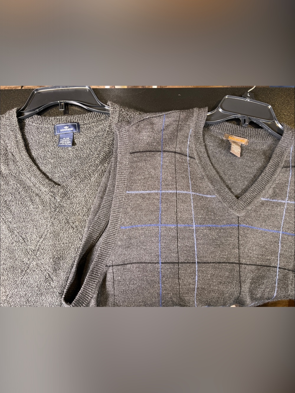 2 XL Dockers Men’s Gray V-Neck Sweater Vests